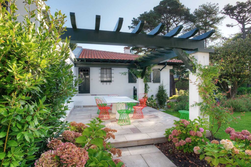 amenagement-paysager-maison-basque-terrasse